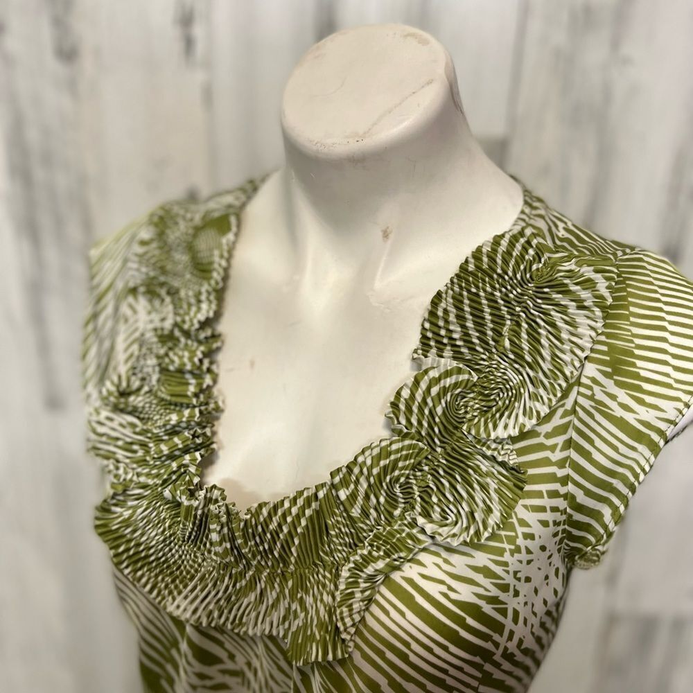 Green blouse  - Picture 6 of 7
